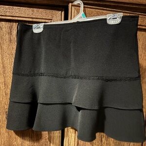 Early 2000s Ruffled Mini Skirt with Lace Trim Size 9/10